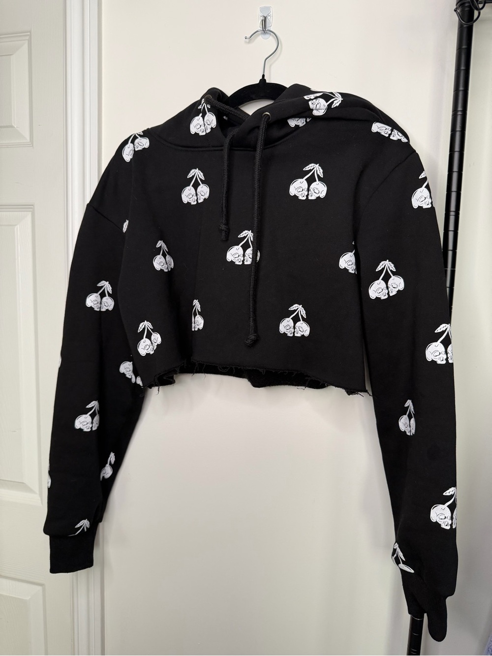 Black Cropped Cherry-Print Hoodie Sweatshirt